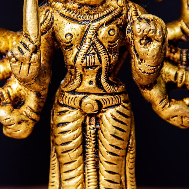 パンチャムキ・ハヌマーン 五面ハヌマーン ハヌマン 立像 Panchamukhi Hanuman ブラス製 高さ:約13cm 13 - 均整の取れた衣服の表現も魅力です。