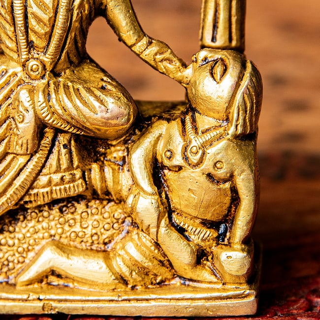 バガラームキー　バグラムキ　Baglamukhi　マハーヴィディヤー　悪を成敗する女神　重厚なブラス製　高さ：約10cm 4 - 邪鬼の舌を引っ張っています