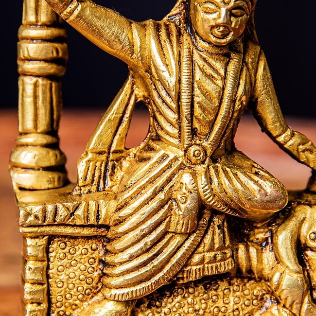 バガラームキー　バグラムキ　Baglamukhi　マハーヴィディヤー　悪を成敗する女神　重厚なブラス製　高さ：約10cm 7 - 衣服のひだなど、細かいところも丁寧に作られています
