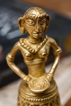 インド少数民族のハンドベル-女性 - サブ2