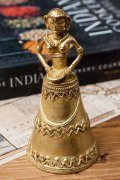インド少数民族のハンドベル-女性