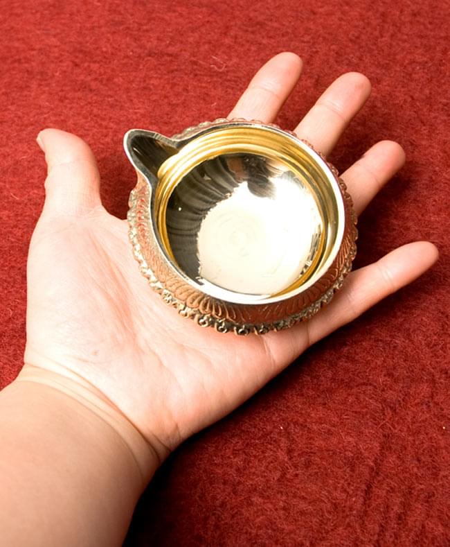 ディア・オイルランプ&灰皿【外径6.9cm】 6 - 手にとって見るとこのくらいの大きさです。