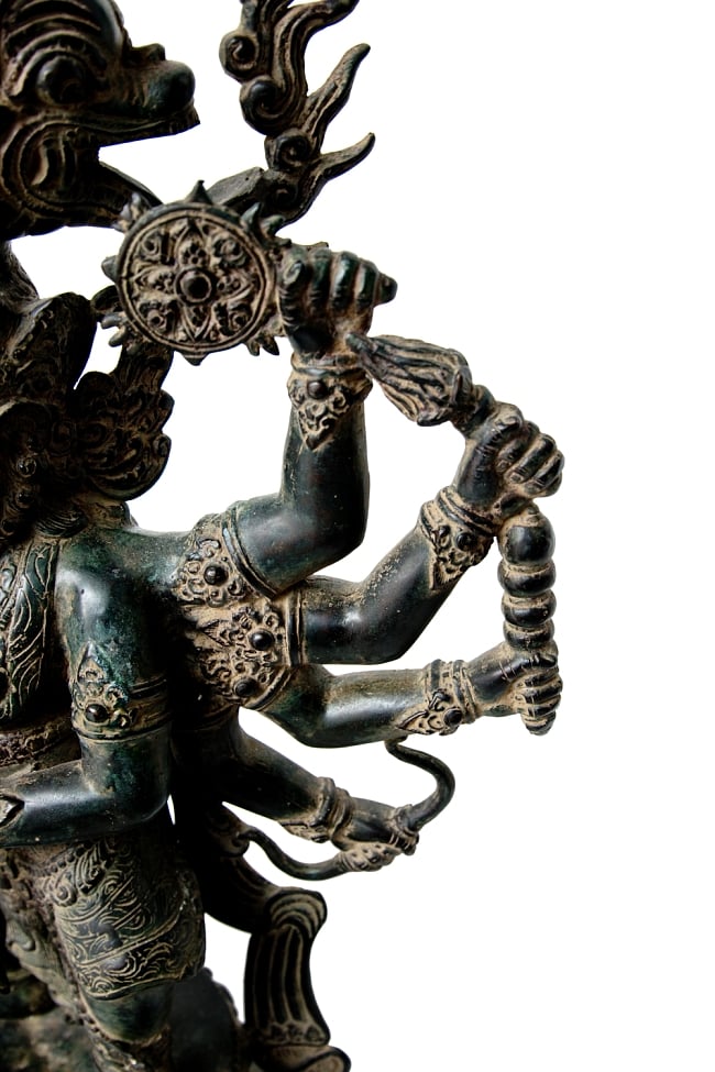 バリの神様像[73cm] 12 - 右側の腕の部分のアップです。