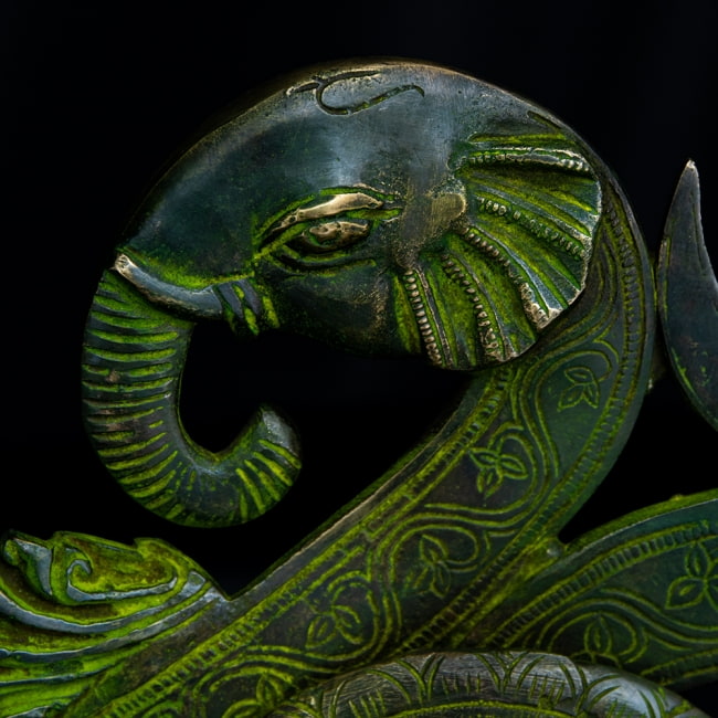 ブラス製 オーン・ガネーシャ - 緑青仕立[41.5cm] 10 - オーンと象が組み合わさった優美なデザインです。