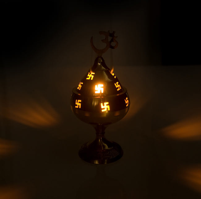 卍のランプシェード 【16cm】 5 - 灯りを灯すとこのような感じです