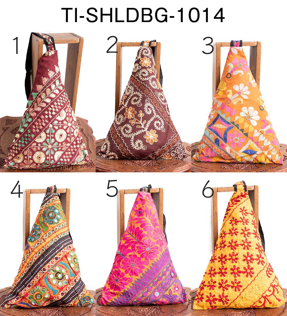 〔一点もの〕カッチ刺繍の三角ショルダーバッグ7枚目の説明写真です