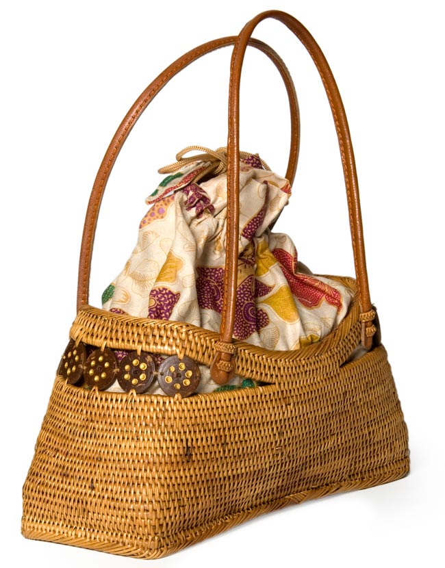 トゥガナン村のアタ バッグの商品写真 2枚目 別の角度から写してみました