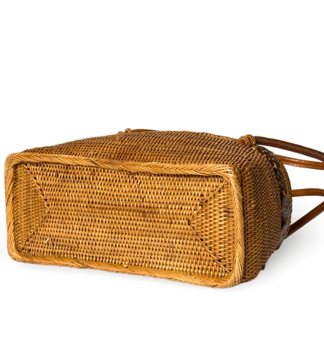 トゥガナン村のアタ バッグの商品写真 3枚目 裏面も丁寧に作られています