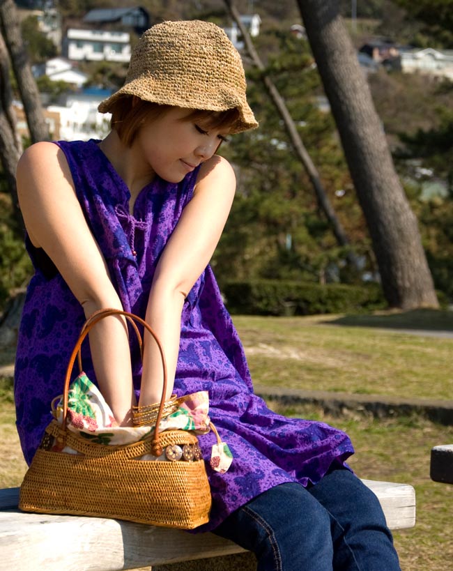 トゥガナン村のアタ バッグの商品写真 8枚目 見た目より物が沢山入るので便利ですよ!