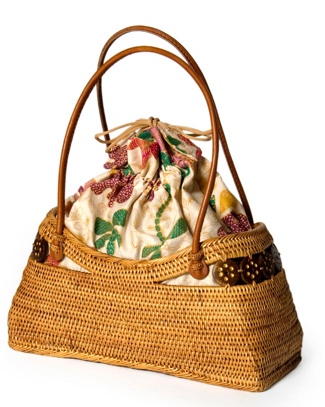 トゥガナン村のアタ バッグの商品写真 1枚目 正面から撮影しました