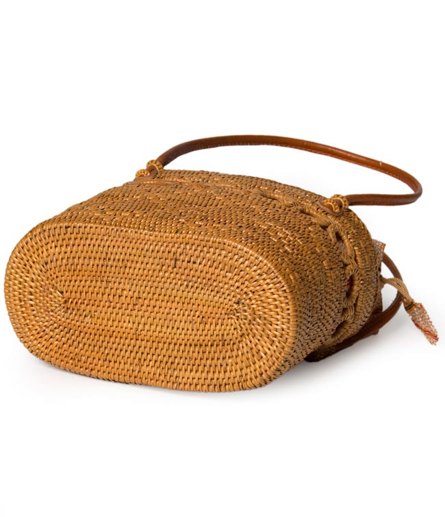 トゥガナン村のアタ バッグ 3 - 裏面も丁寧に作られています