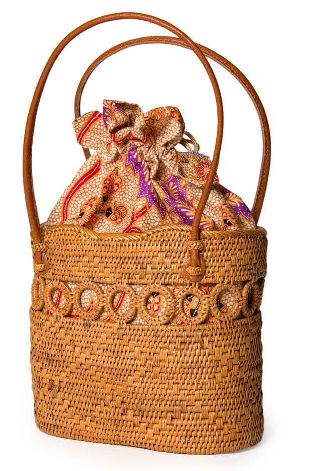 トゥガナン村のアタ バッグの写真