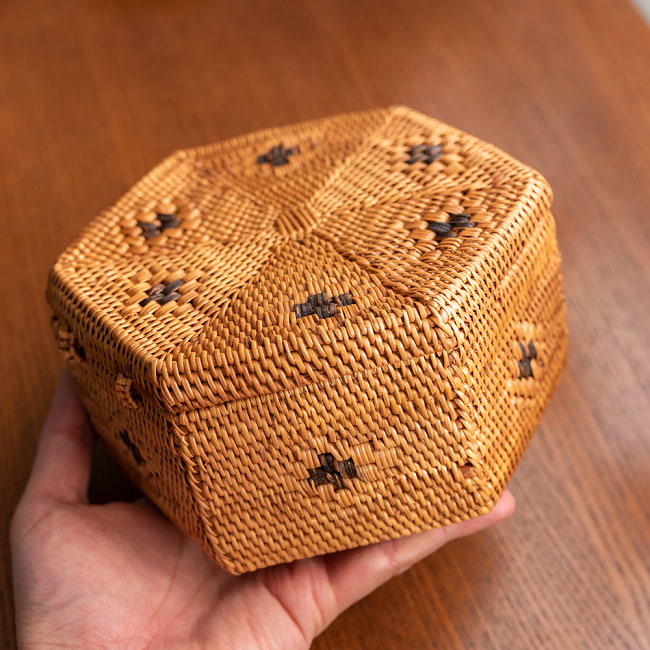 トゥガナン村のアタ バスケットボックス 小物入れ【約15cm】 8 - このくらいのサイズ感になります