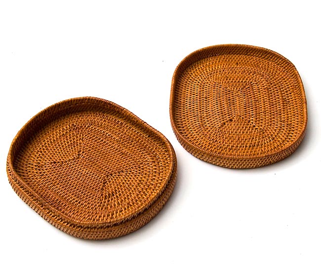 トゥガナン村のアタ バスケットボックス【約20cm×約16cm】 4 - ふたは透明な紐で繋がれていますが、取って2枚でもお使いいただけますね。
