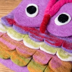 手作りフェルト　ネパールのゆるいアニマルポシェット - ふくろう - サブ3