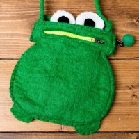 手作りフェルト　ネパールのゆるいアニマルポシェット(ミニ) - カエル(TI-SHLDBG-1057)