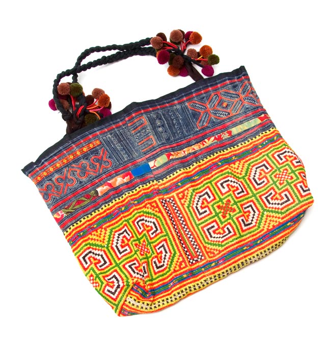 タイ山岳民族の大きなバッグ 3 - もう一面のデザインです。