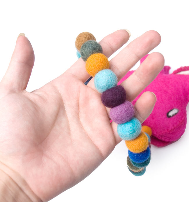 ヤバ可愛い! ネパールフェルトのゾウさんバッグ - ピンク 3 - 肩掛け部分にもフェルトがぎっしりです