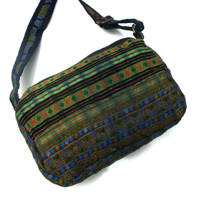 モン族のシックなショルダーポーチ 【鈴付き】 3 - 裏面になります