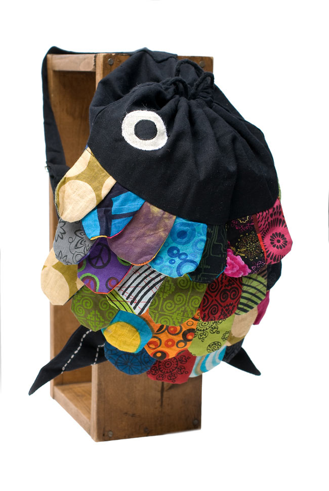 コットンのお魚リュックサックの写真1枚目です。カラフルなお魚をモチーフにしたリュックですショルダーバッグ、バッグ、動物、アニマル、どうぶつ