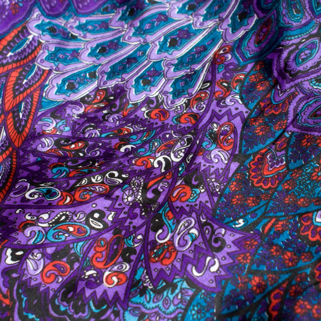 インドのサテンビッグショルダーバッグ - パープルの商品写真 5枚目 柄をアップにしてみました。落ち着いたデザインです。