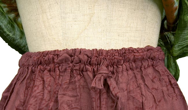 ラムナミフレアースカート（ロング丈） - 赤茶 4 - ウエスト部分。ゴムと紐で調節できます。