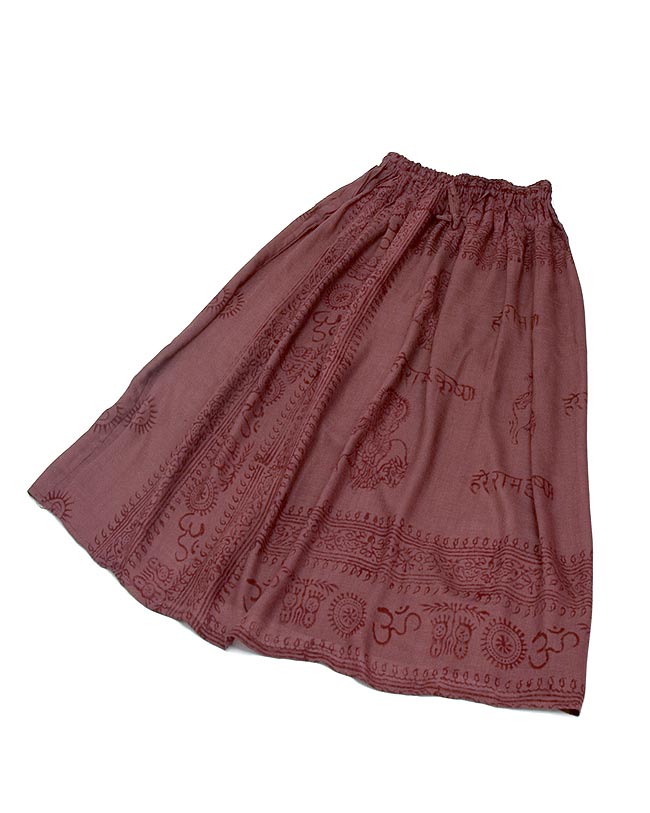 ラムナミフレアースカート（ロング丈） - 赤茶の写真1枚目です。身長160cmのモデルさんに着てもらいました。ロングのフレアースカートです。着る人によっては、マキシ丈になります。ラムナミ,スカート