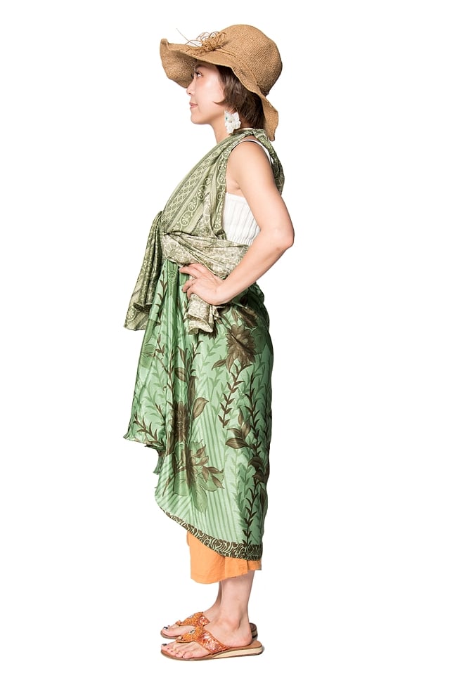 【1点もの】20通りの着方ができる魔法のスカート グリーン系 3 2 - 背中側からみてみました。