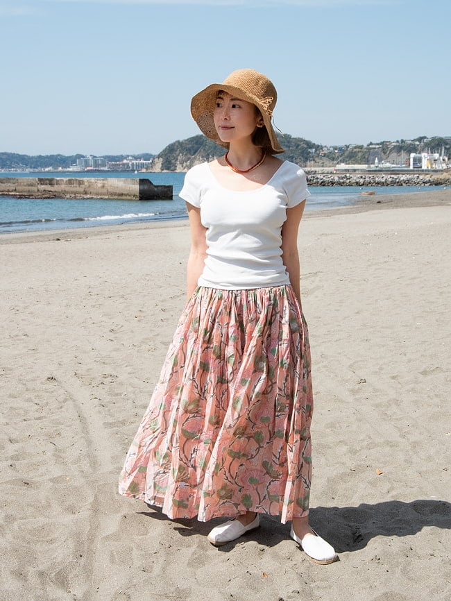 ボタニカル柄の木版染が美しい ボリュームギャザースカート 2 - 身長152cmの着用例です。