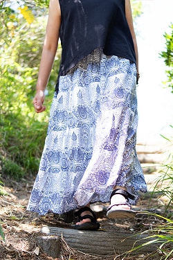 風をまとう ペイズリー柄のティアードスカート - サブ3
