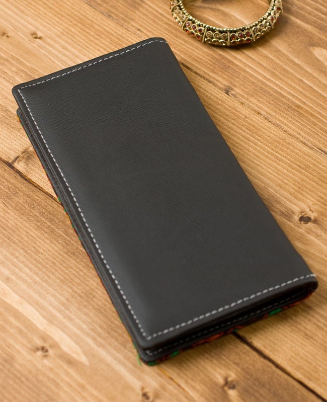 カラフル刺繍のエスニックウォレット 5 - 裏面はシンプルです。