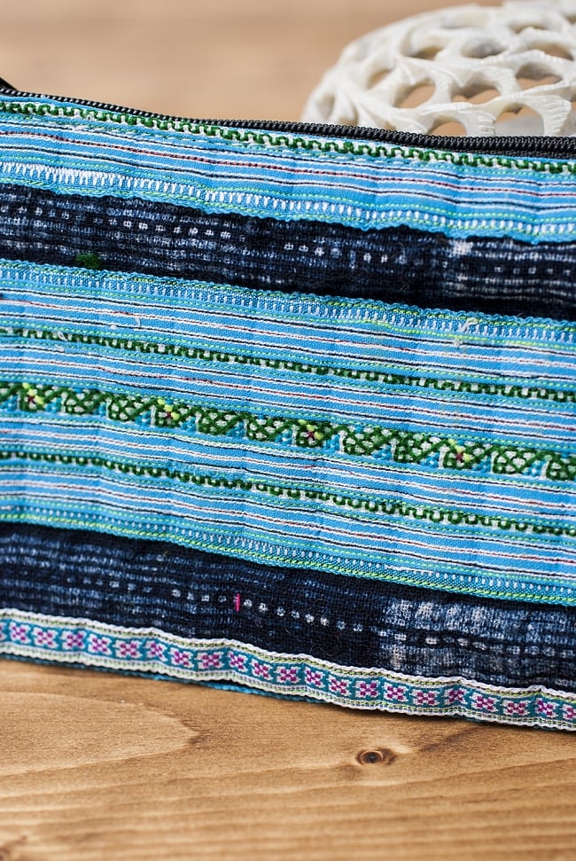 モン族の古布を使ったシンプル長財布・ポーチ 2 - 細かな刺繍が丁寧に施されています。