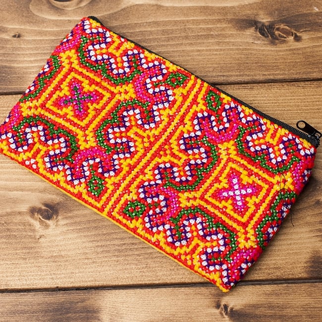 モン族の古布を使ったシンプル長財布 - オレンジ＆ピンク系ボーダー 4 - 裏面の様子です。裏面は商品ごとに大きく異なるので一例としてご参考ください。