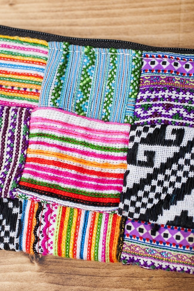 モン族の古布を使ったシンプル長財布 - パッチワーク 2 - 細かな刺繍が丁寧に施されています。