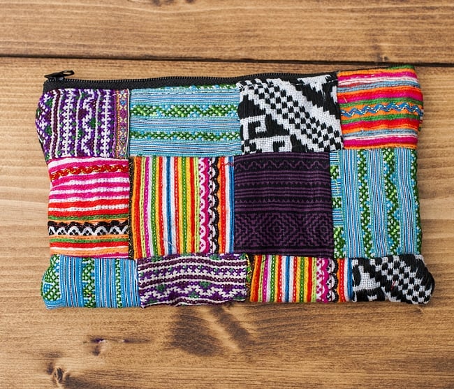 モン族の古布を使ったシンプル長財布 - パッチワーク 4 - 裏面の様子です。裏面は商品ごとに大きく異なるので一例としてご参考ください。