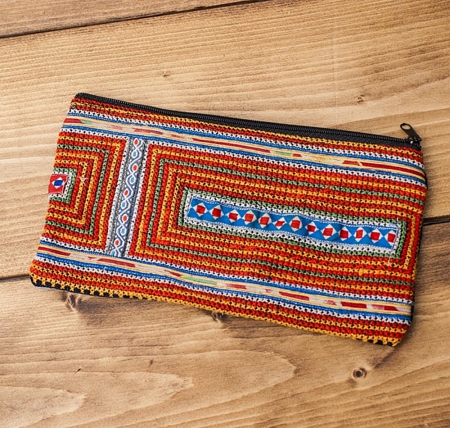 モン族の古布を使ったシンプル長財布 - オレンジ系スクエアの写真1枚目です。モン族ならではの刺繍が美しい長財布です。モン族,財布,ウォレット,刺繍