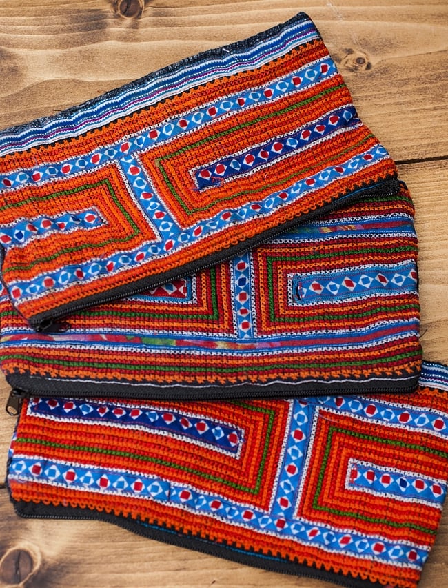モン族の古布を使ったシンプル長財布 - 青＆オレンジ系スクエア 6 - ハンドメイドなので1点ずつデザインが異なります。