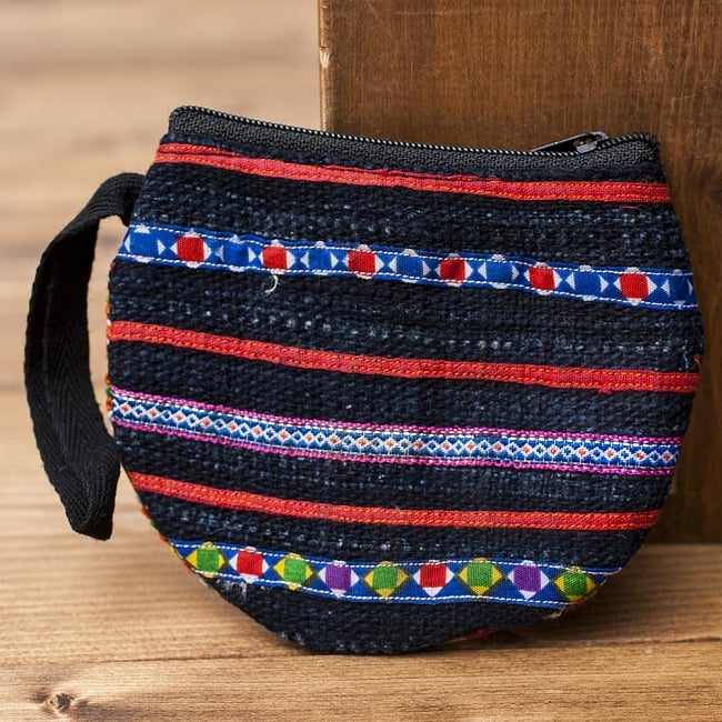 モン族の古布を使ったシンプル小銭入れ - ネイビー＆暗色系の写真1枚目です。モン族ならではの刺繍が美しい丸財布です。モン族,財布,ウォレット,刺繍