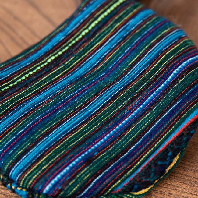 モン族の古布を使ったシンプル小銭入れ - 青緑系 2 - 細かな刺繍が丁寧に施されています。