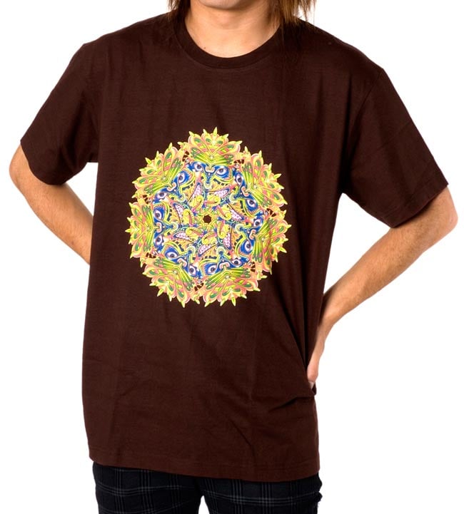 7面体サイケデリック仮面の商品写真 3枚目 身長178cmのモデルさんが、Lサイズの茶色を着たところです。