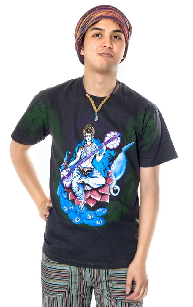 音楽と芸術の神様 サラスヴァティー Tシャツ 10 - 170cmのスタッフがMサイズを着てみました