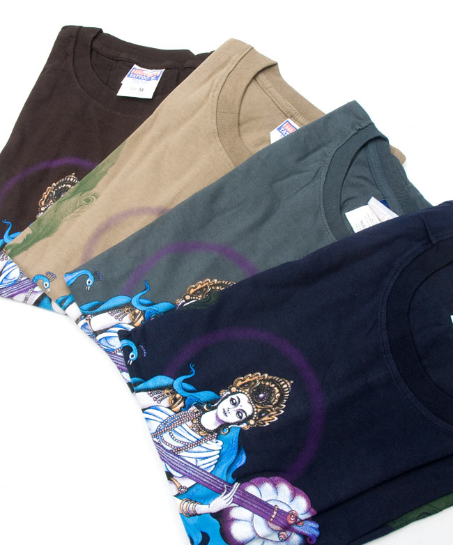 音楽と芸術の神様 サラスヴァティー Tシャツ 7 - 左から、焦げ茶、スモーキーベージュ、グレー、ネイビーです