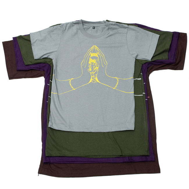 インドの神様4人組 Tシャツ 【ブラック】 7 - S、M、L、XLで重ねてみました。詳細はサイズ表をご確認下さい。