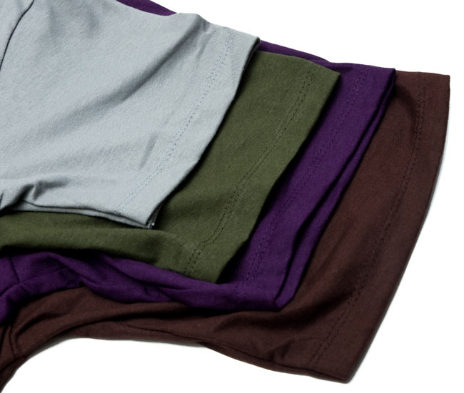 インドの神様4人組 Tシャツ 【ブラック】 8 - 袖口のサイズ比較アップです。