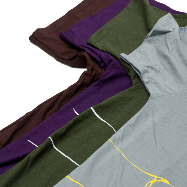 インドの神様4人組 Tシャツ 【ブラック】 9 - 身幅のサイズ比較アップです。サイズによって、かなり異なるので詳細はサイズ表をご確認下さい。