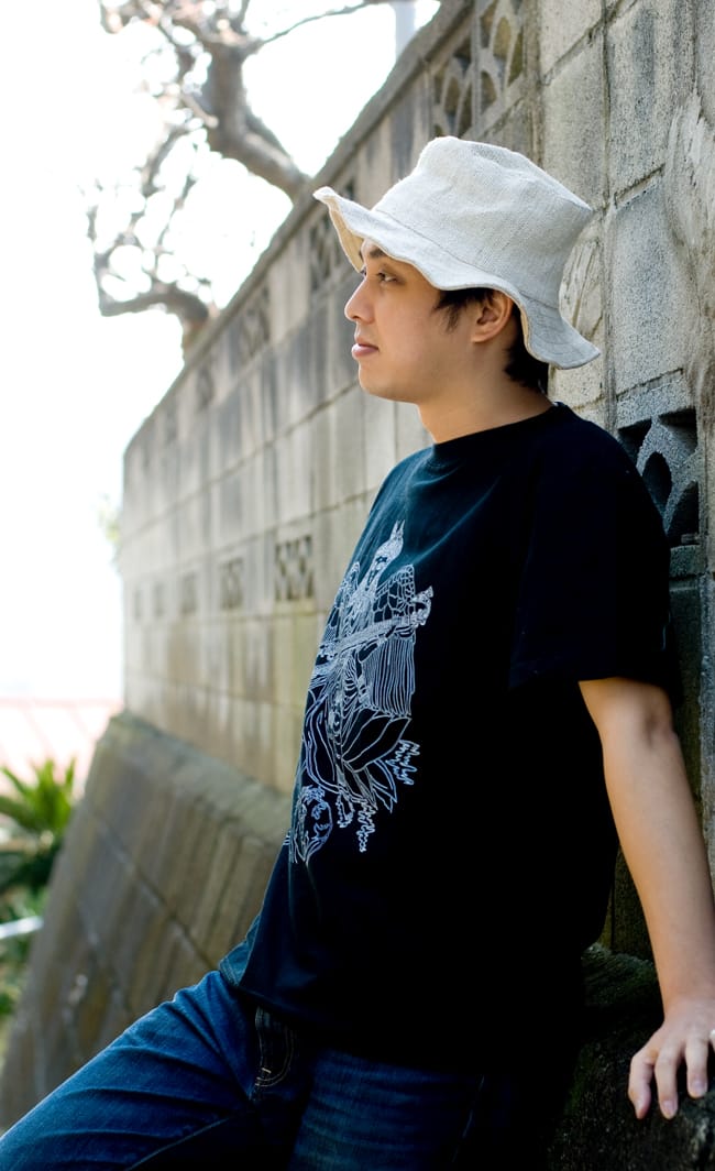 翼のあるサラスバティTシャツ 2 - 角度を変えて撮ってみました。