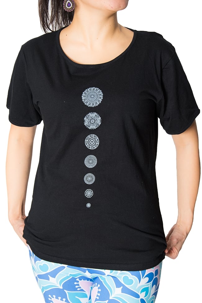 7 chakra シンプルTシャツヨガやフィットネスに 4 - 7チャクラがモチーフになっています。