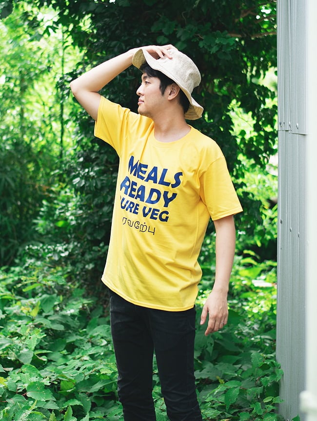 MEALS READY PURE VEG Tシャツ　インド料理や南インドが好きな方へ 13 - 身長172cmのモデルさん、Mサイズの着用例です。