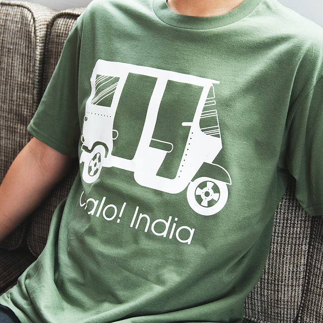 Chalo! India Tシャツ　インド乗り物の王様、オートリキシャ 14 - シンプルなデザインで、男女兼用となっております。