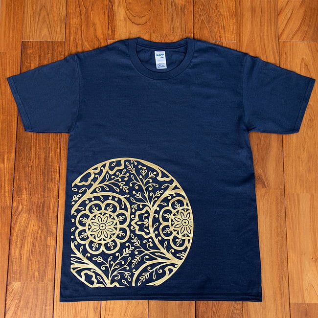 植物たちが織りなすマンダラTシャツ Circle of Flower Mandala 2 - 全体写真です